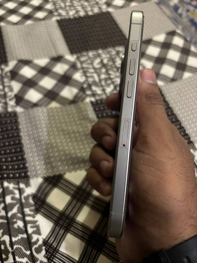 Apple iPhone 15 Pro 7