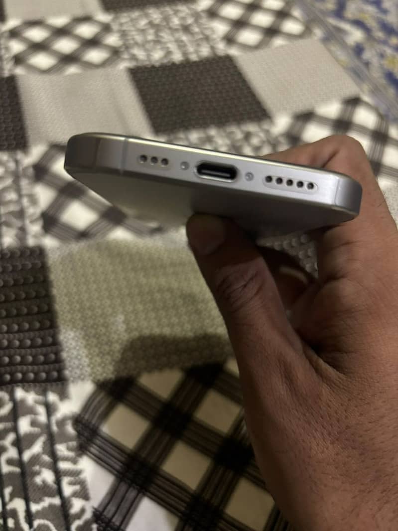 Apple iPhone 15 Pro 8