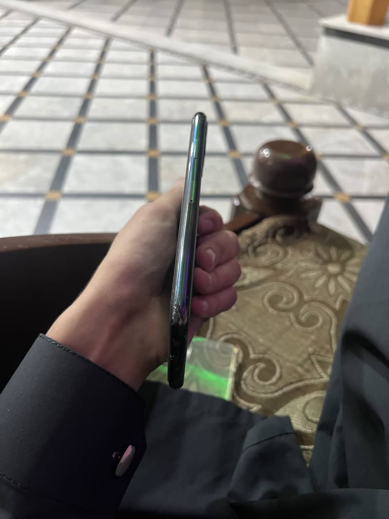 Apple iPhone 11 Pro Max 1