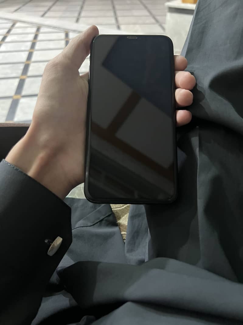 Apple iPhone 11 Pro Max 4