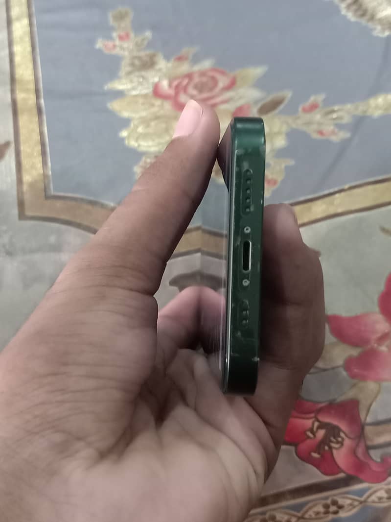 Apple iPhone 13 2