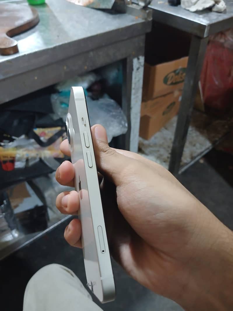 Apple iPhone 13 2