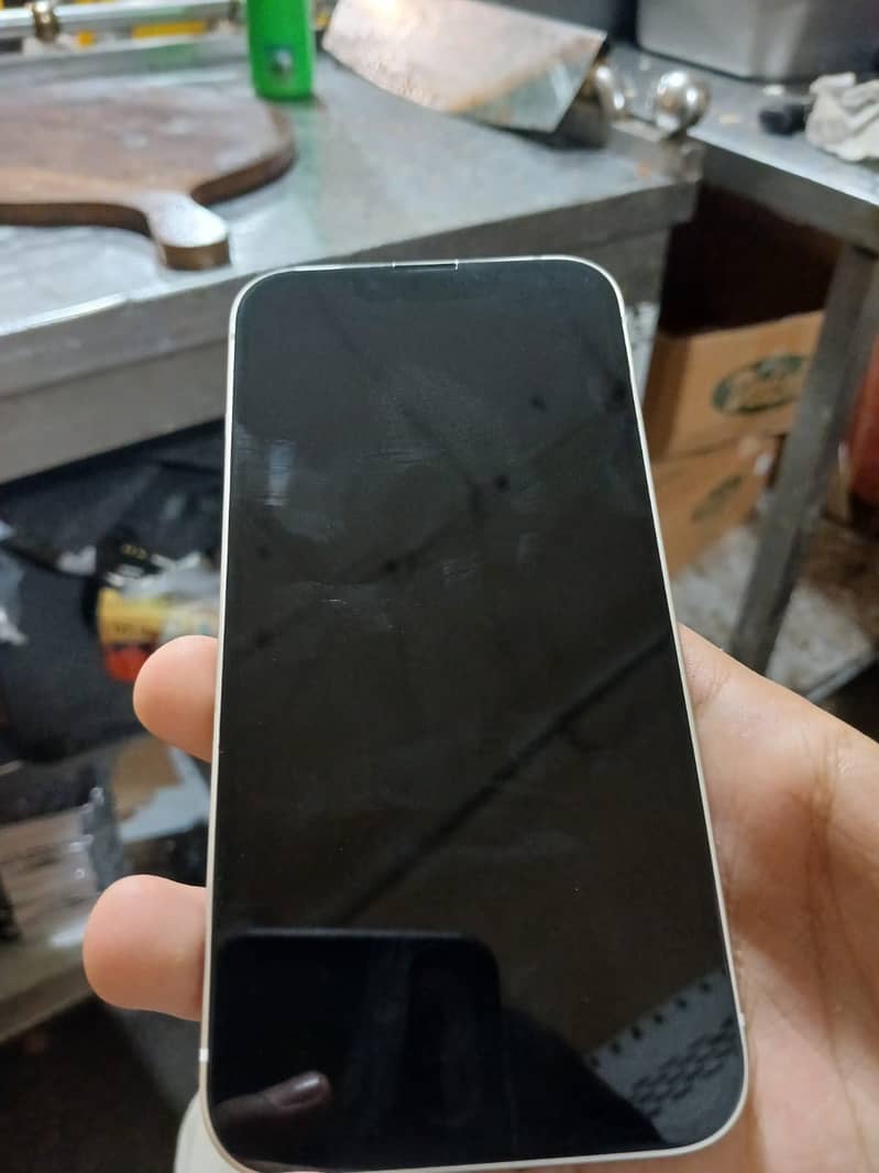 Apple iPhone 13 5