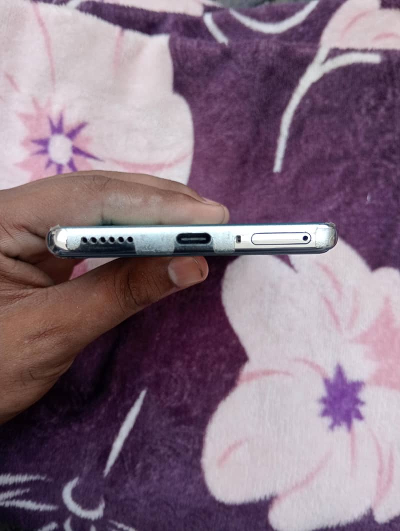 Tecno CAMON 40 Pro 4