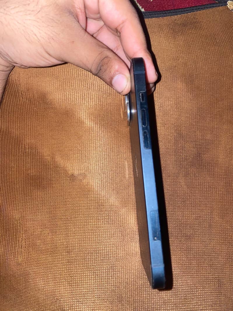 Apple iPhone 13 2
