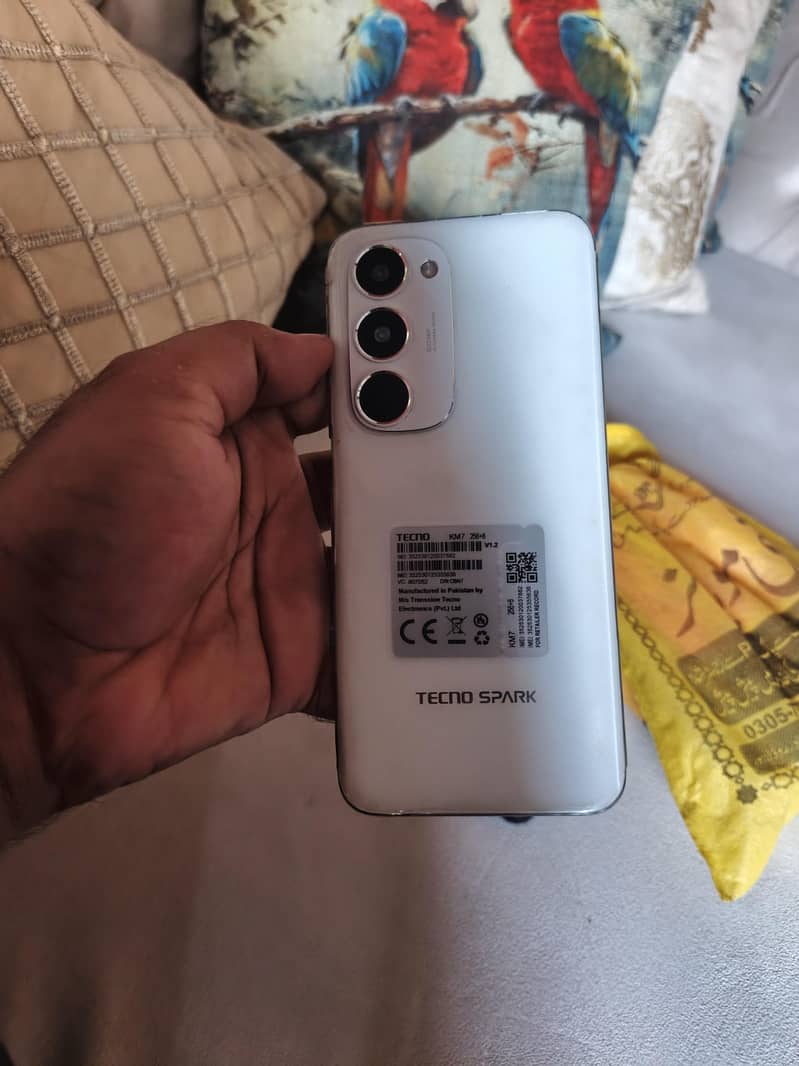 Tecno Spark 40 pro plus 7