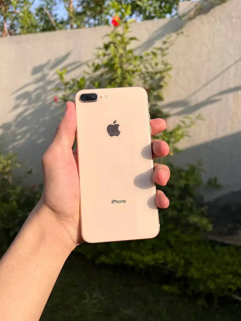 Apple iPhone 8 Plus 0