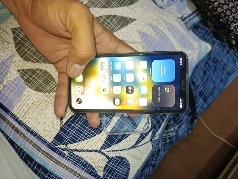Apple iPhone 11 3