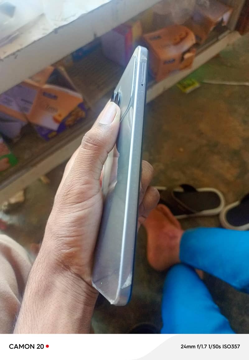 Tecno Spark 40 4