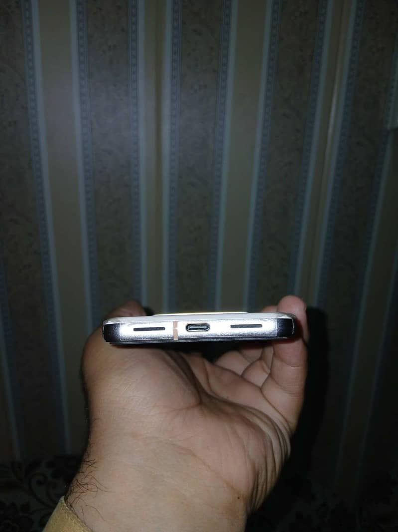 Google Pixel 8 2