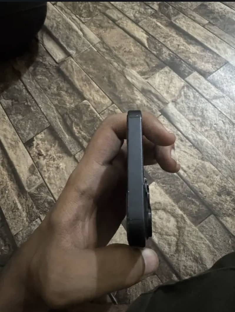Apple iPhone 13 2