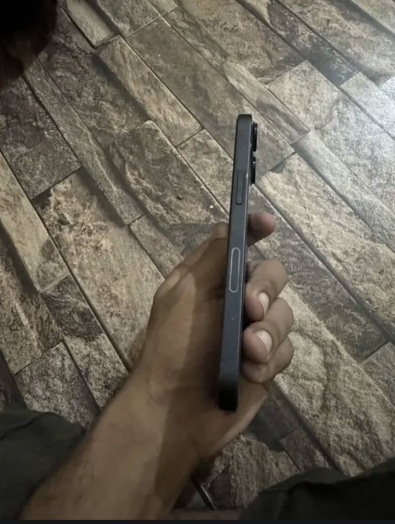 Apple iPhone 13 4