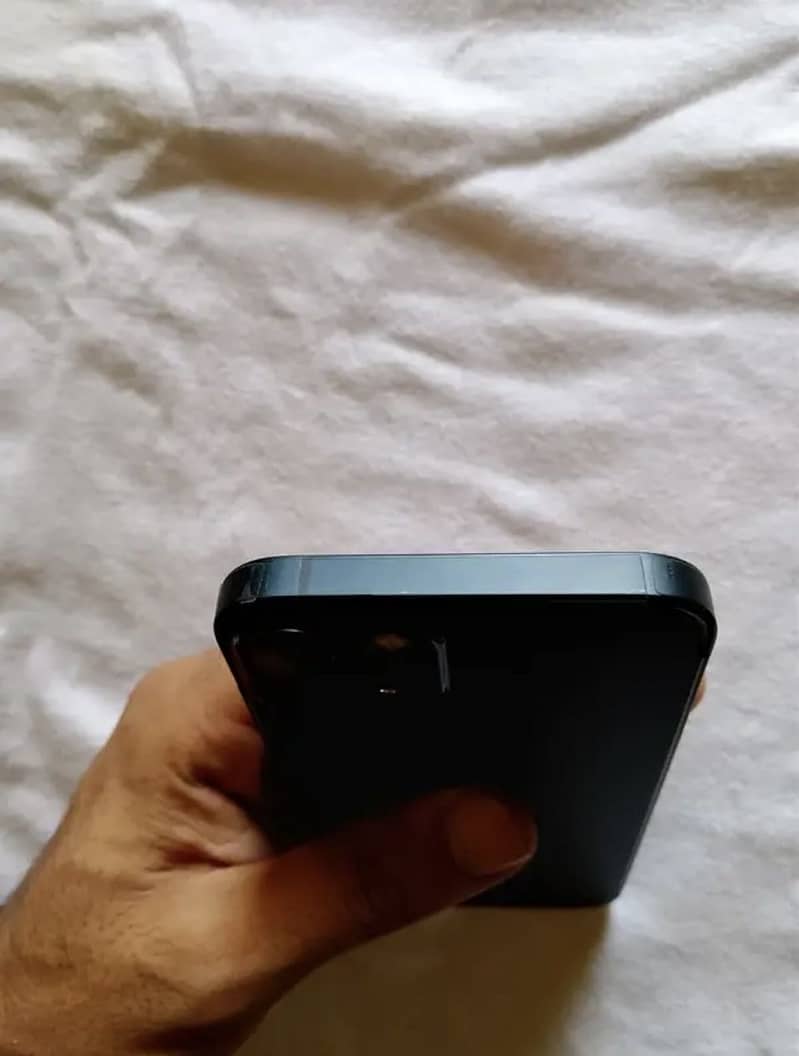 Apple iPhone 13 6