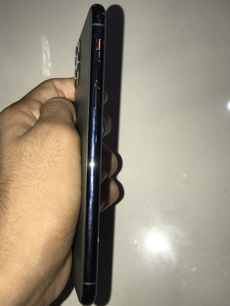 Apple iPhone 11 Pro Max 6