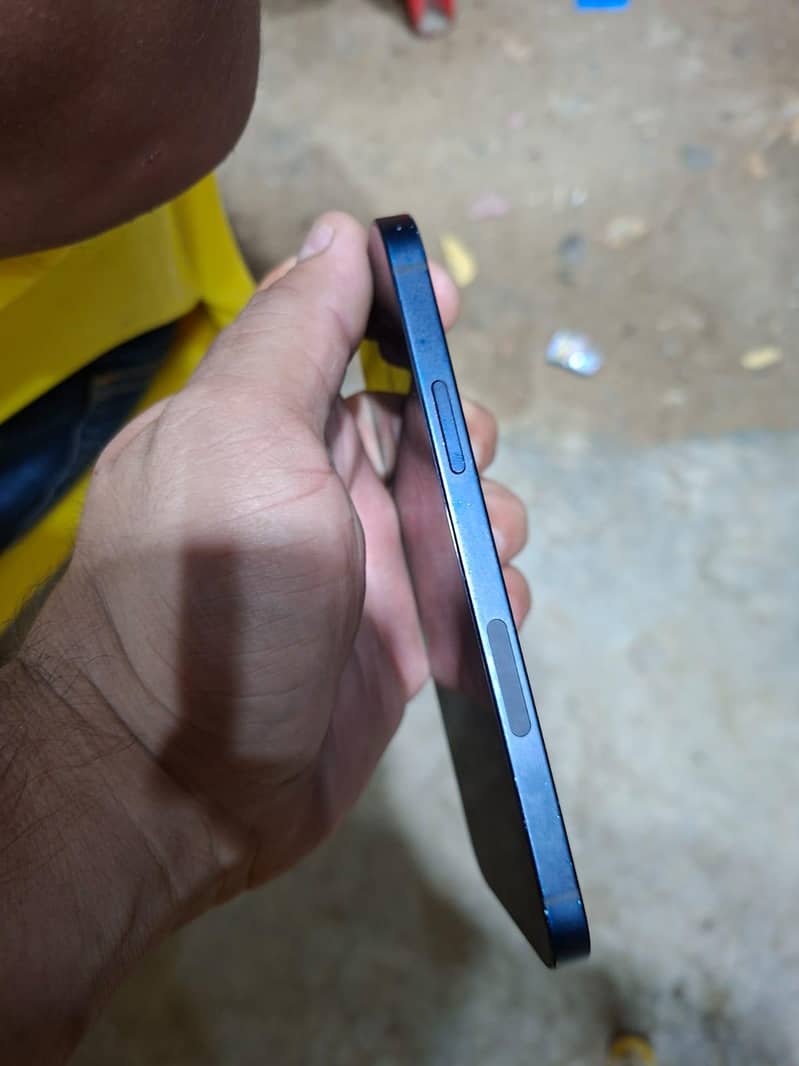 Apple iPhone 12 3