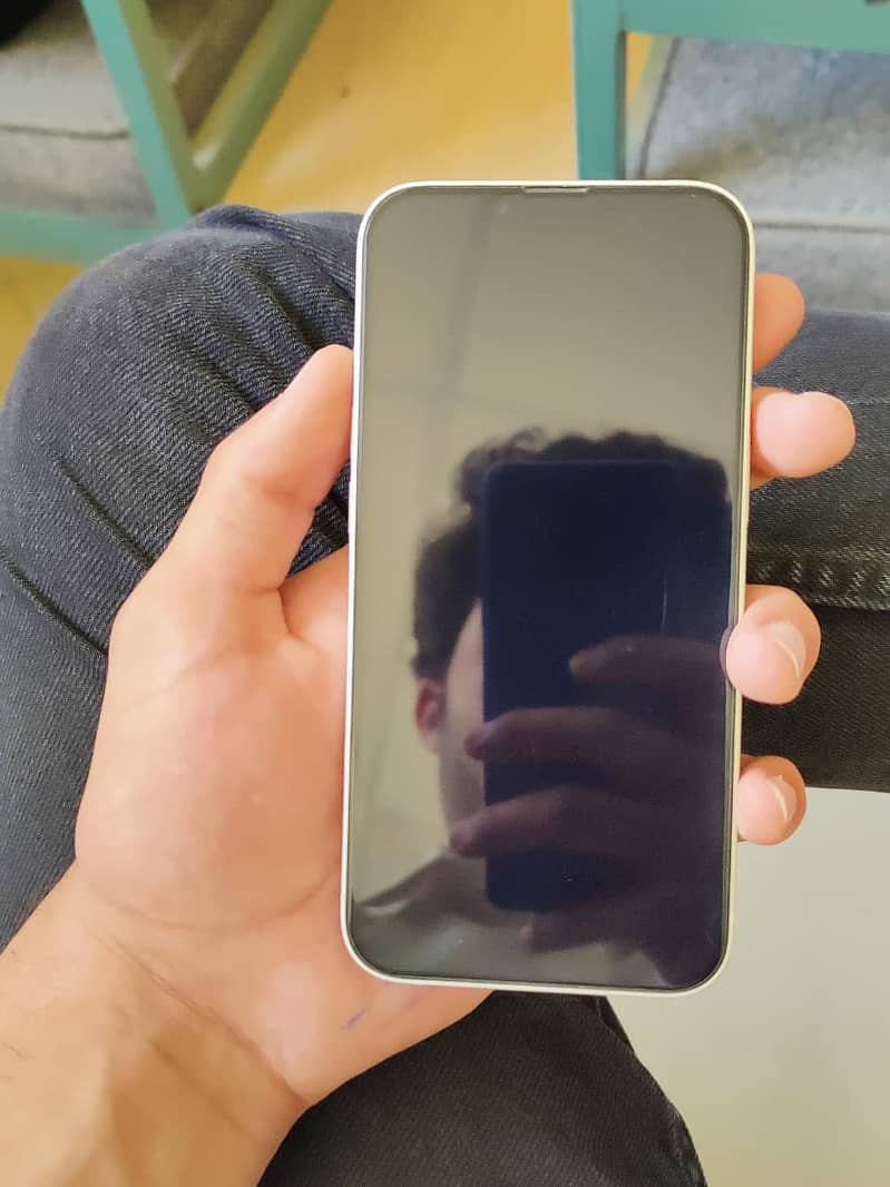 Apple iPhone 13 4
