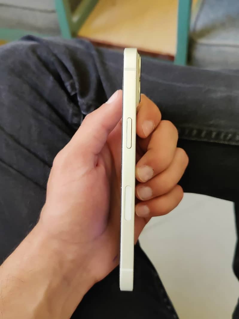 Apple iPhone 13 5