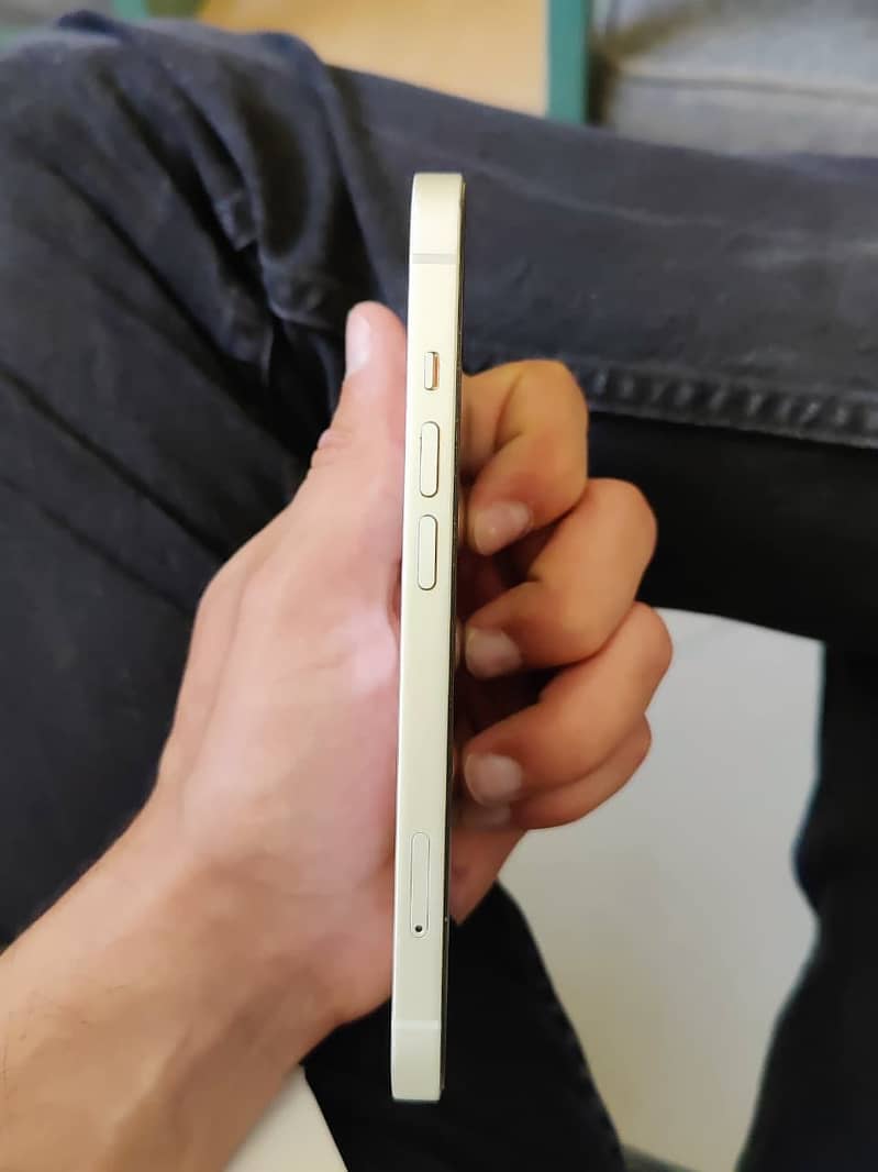 Apple iPhone 13 6