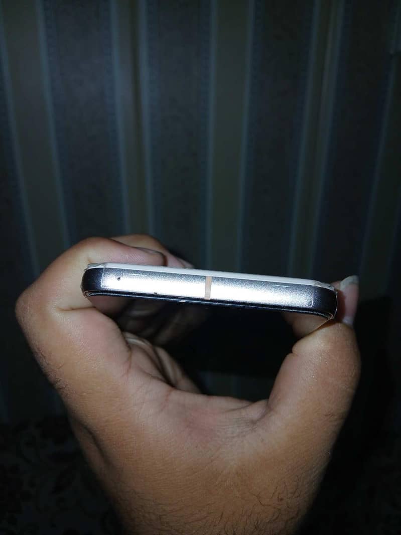 Google Pixel 8 4
