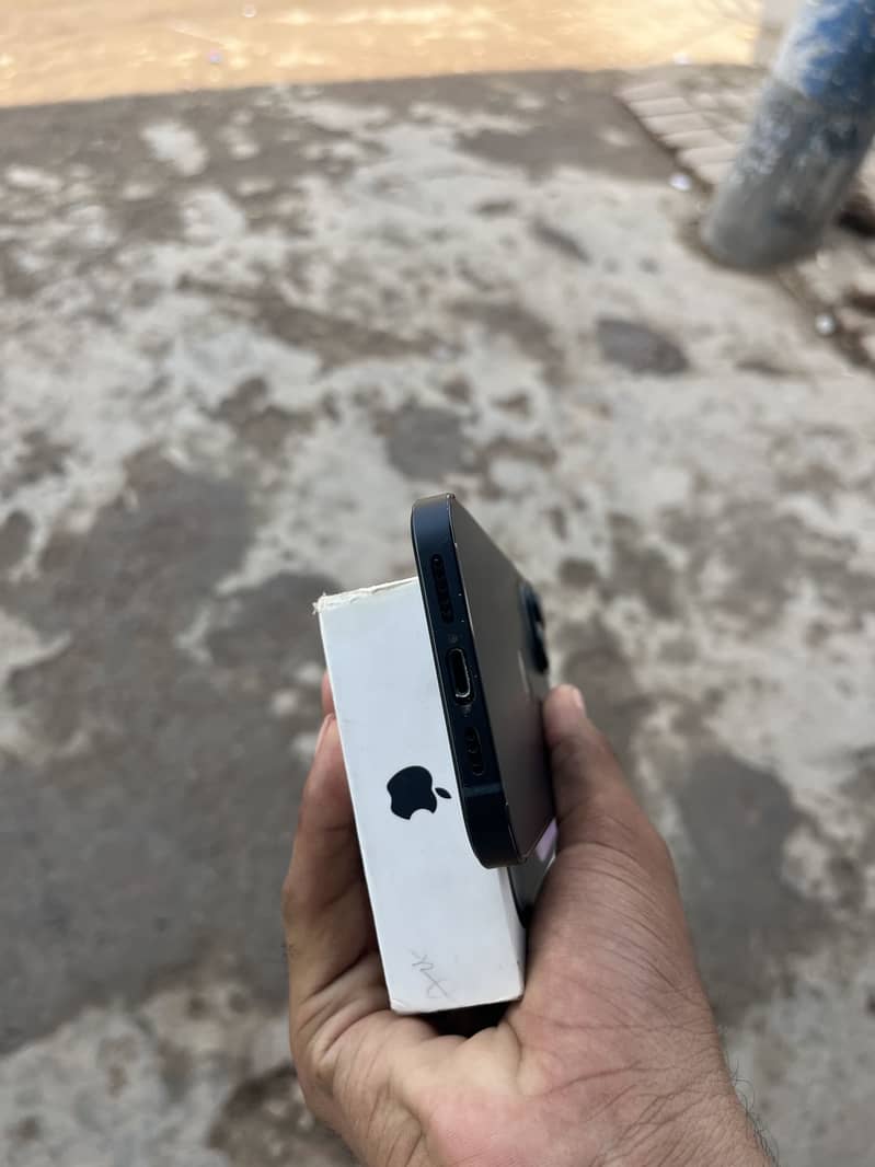 Apple iPhone 14 3
