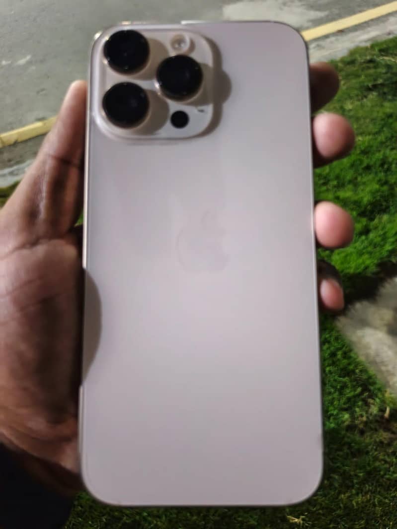 Apple iPhone 16 Pro Max 3