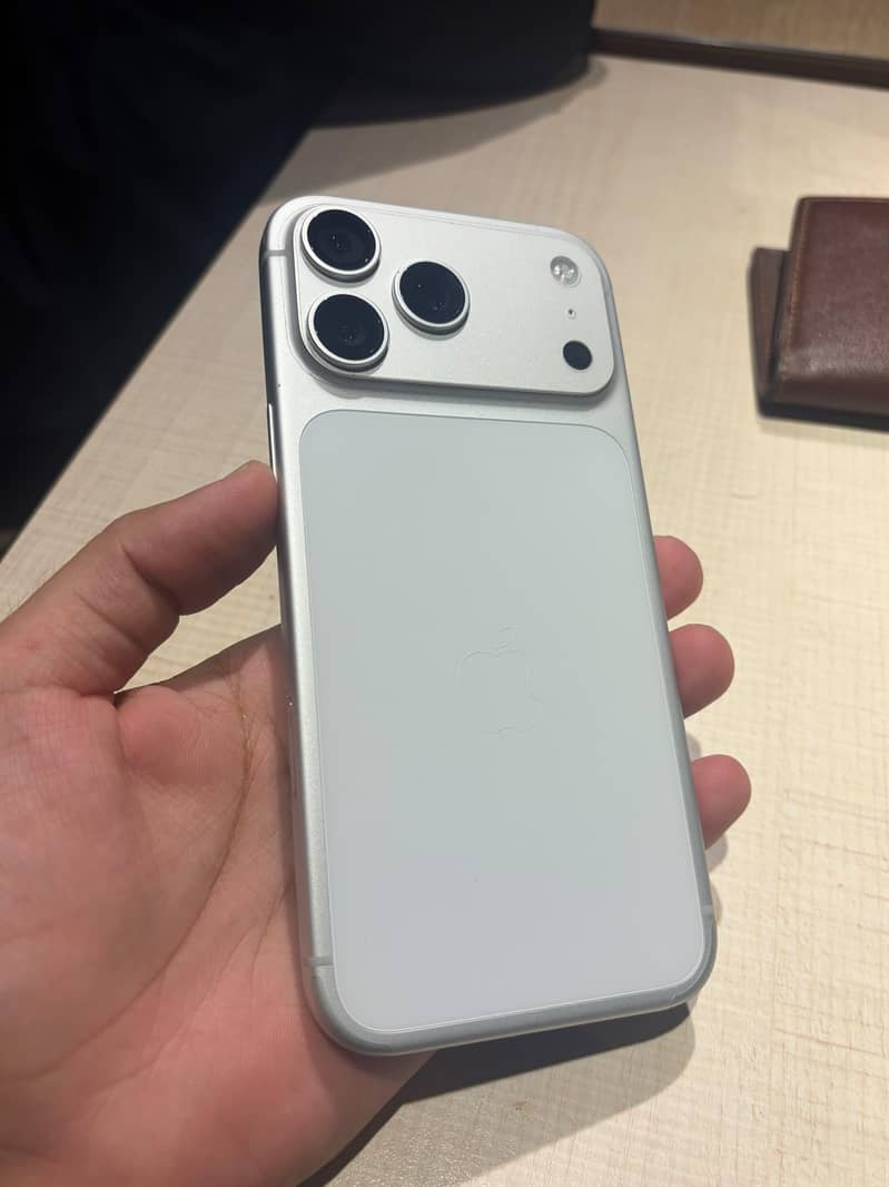 Apple iPhone 17 Pro Max 0