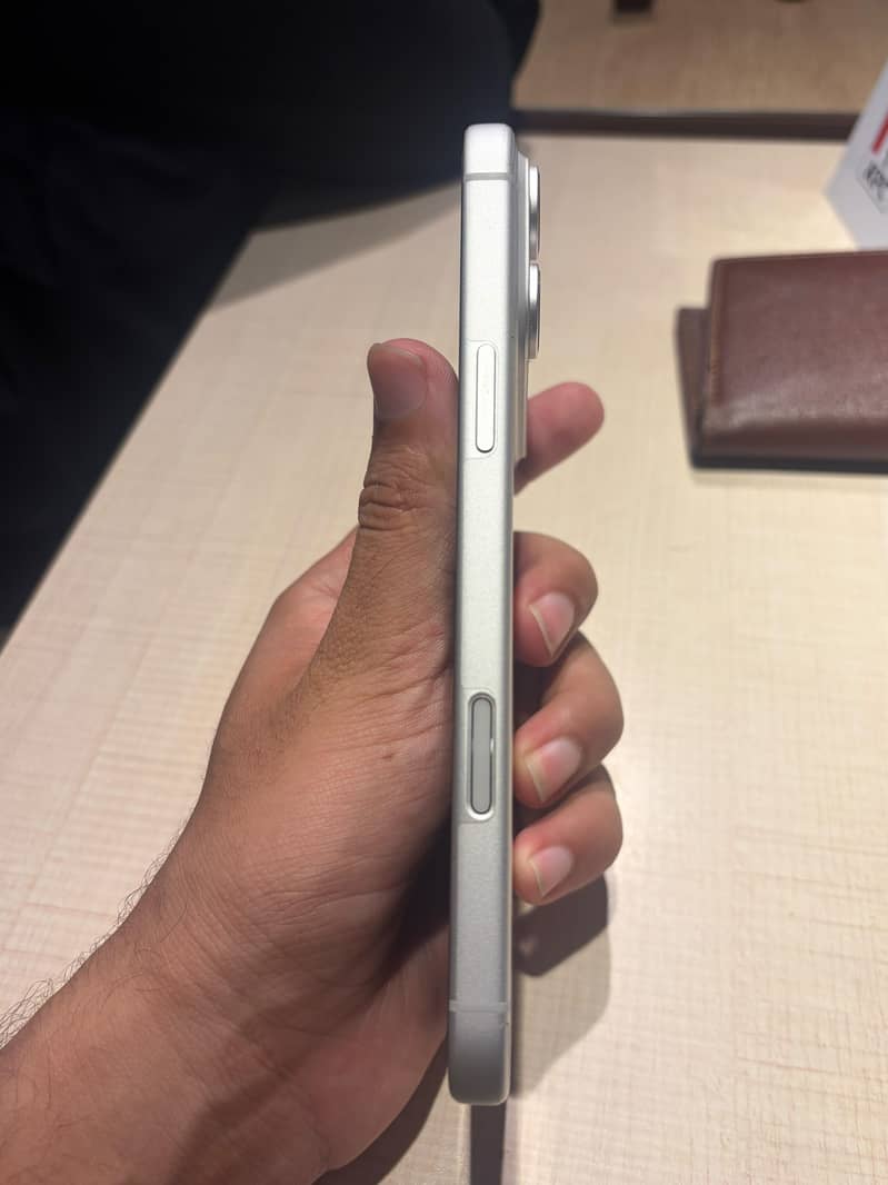 Apple iPhone 17 Pro Max 2