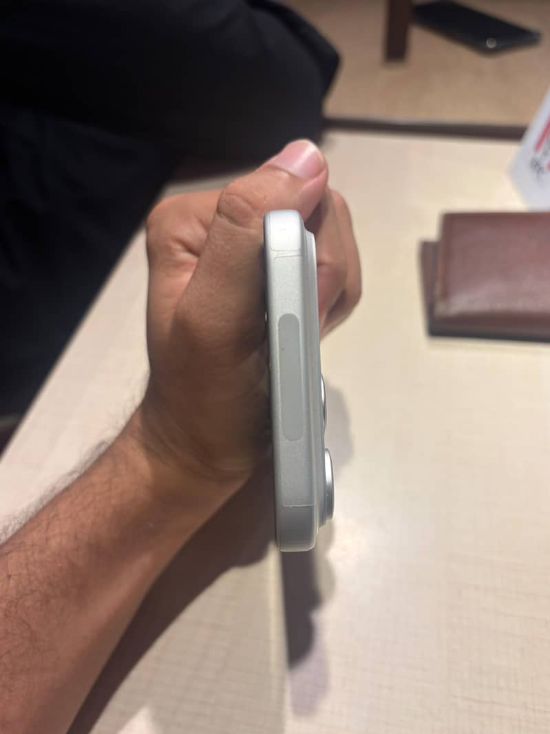 Apple iPhone 17 Pro Max 4
