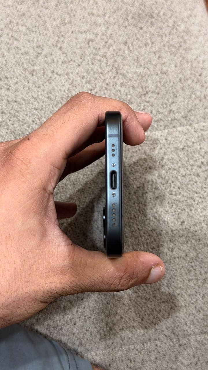 Apple iPhone 15 4