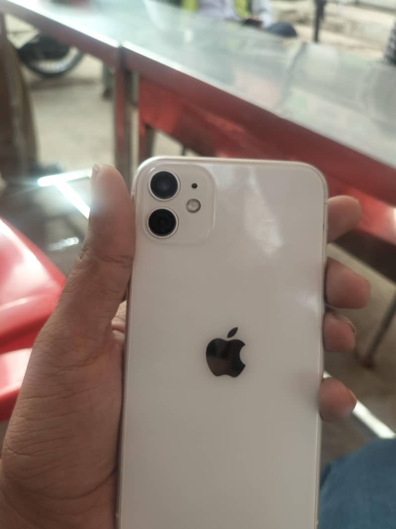 Apple iPhone 11 0