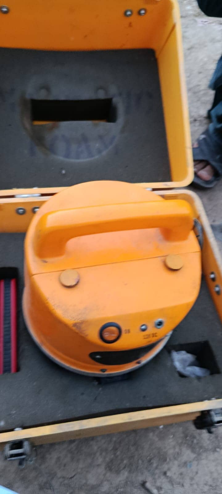 Land laser level machine 10