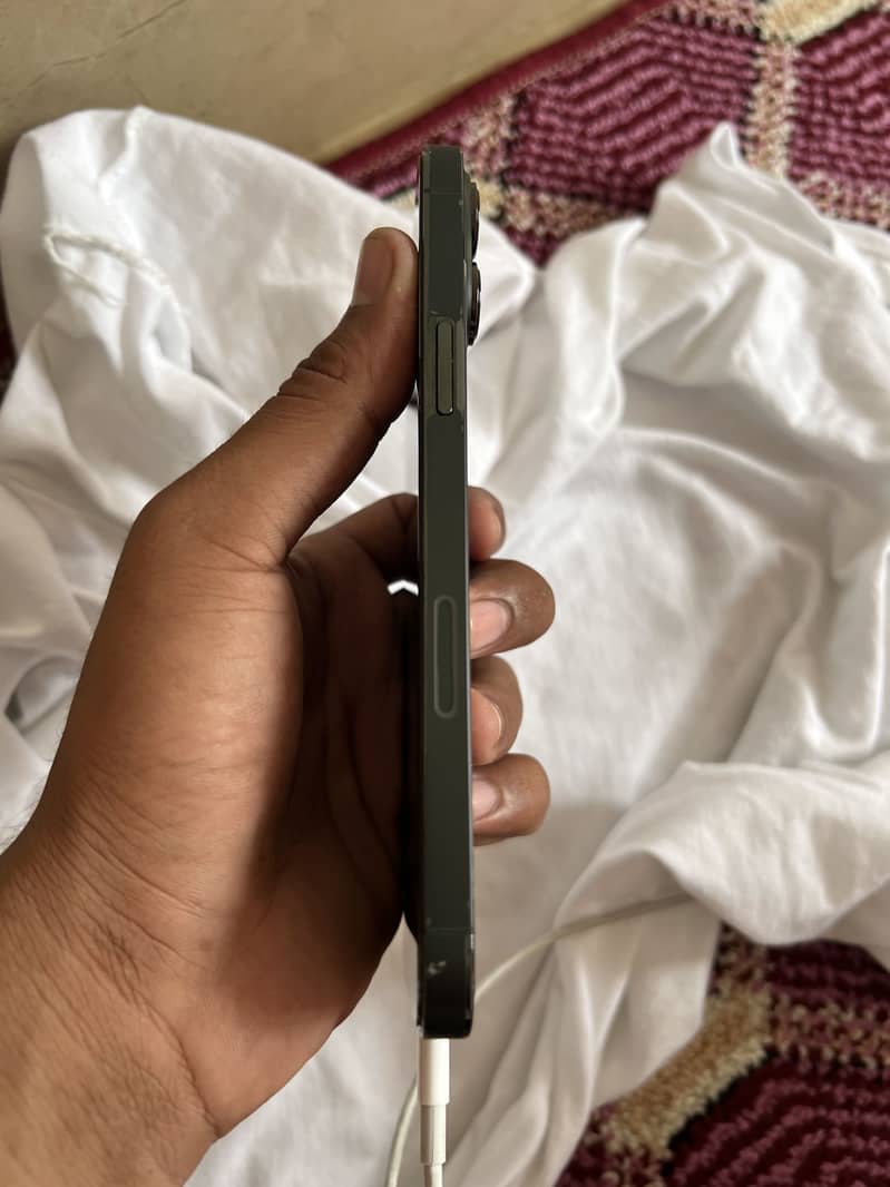 Apple iPhone 13 Pro Max 4