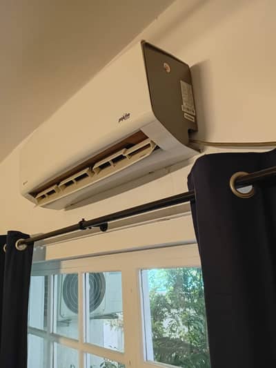 Dawlance used 1.5 ton inverter ac