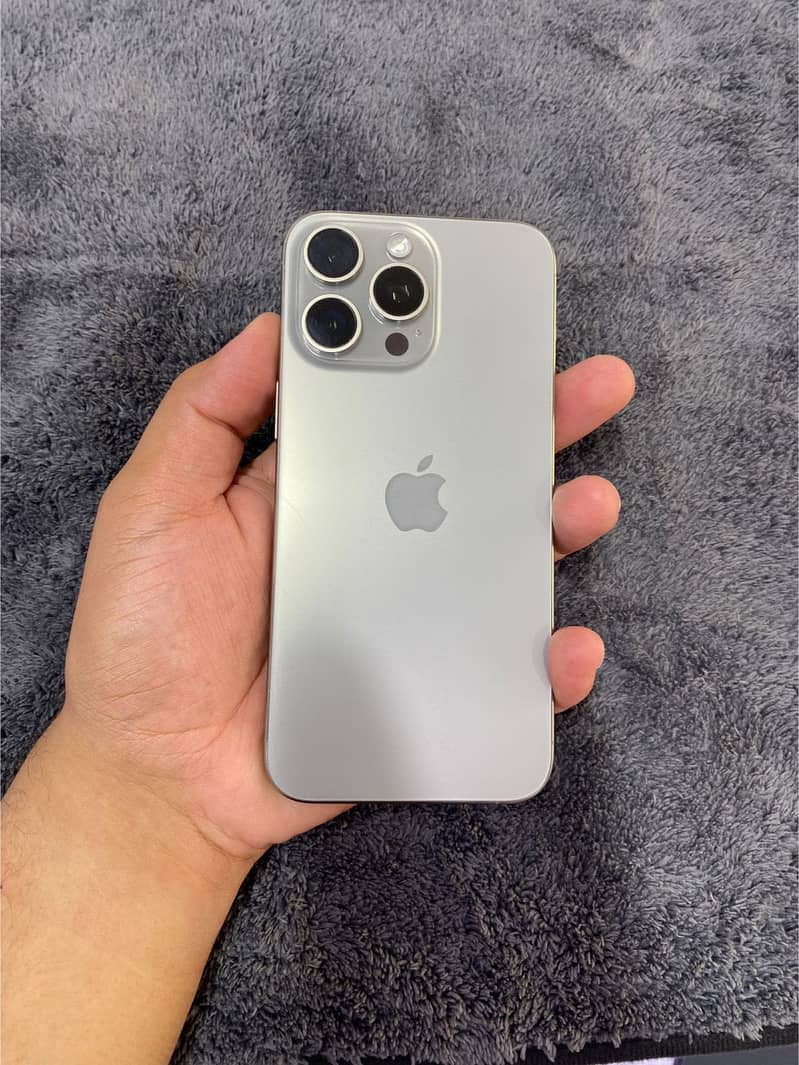 Apple iPhone 15 Pro Max 0