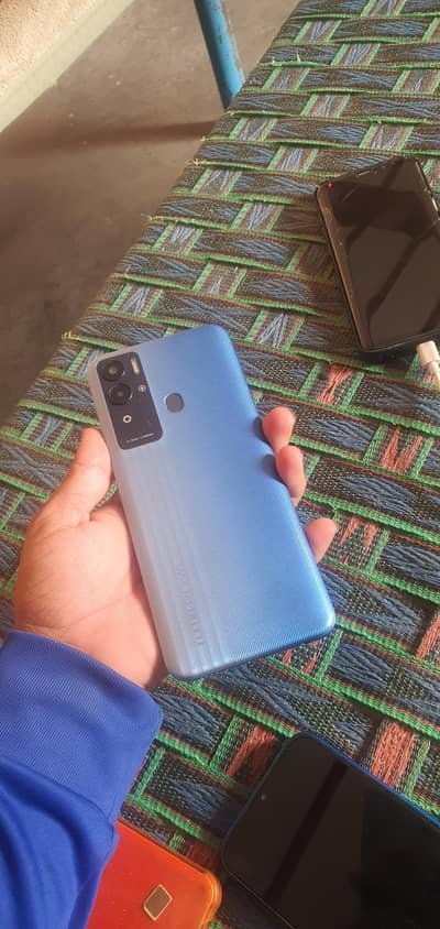 Tecno Pova 6 Neo 4/64gb all okay mobile jis na Lana ho wohi rabta Kara
