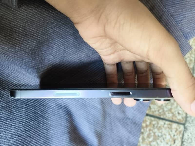 Apple iPhone 14 Pro Max 1