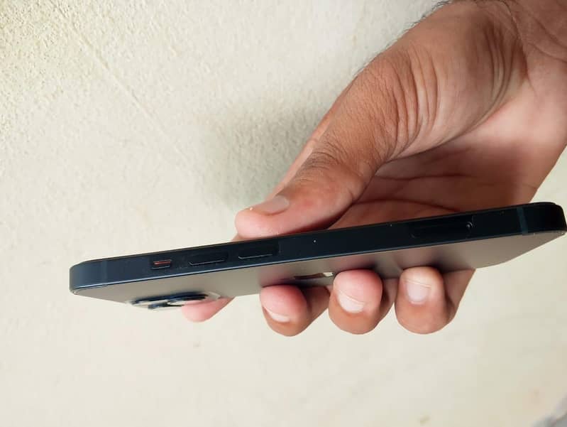 Apple iPhone 13 4