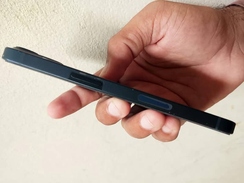 Apple iPhone 13 5