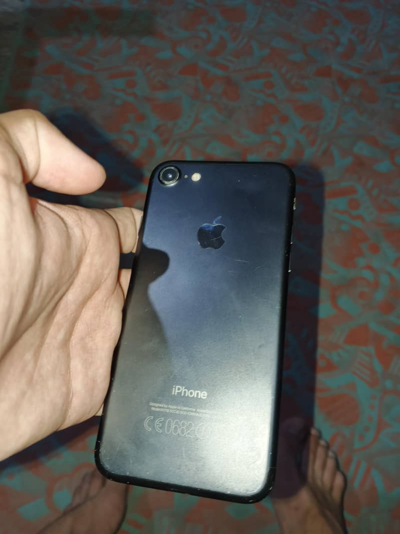 Apple iPhone 7 0