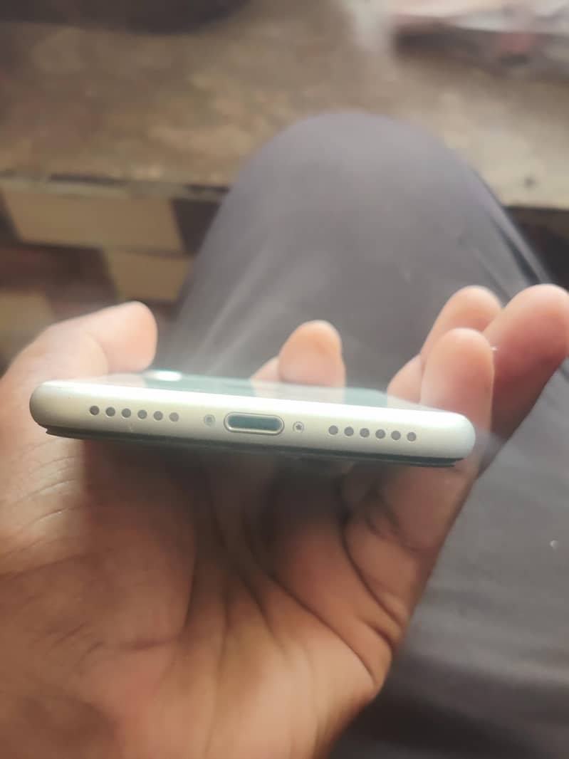 Apple iPhone SE 2nd generation 3