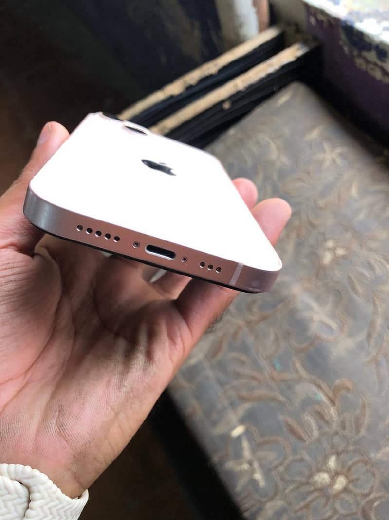 Apple iPhone 13 4