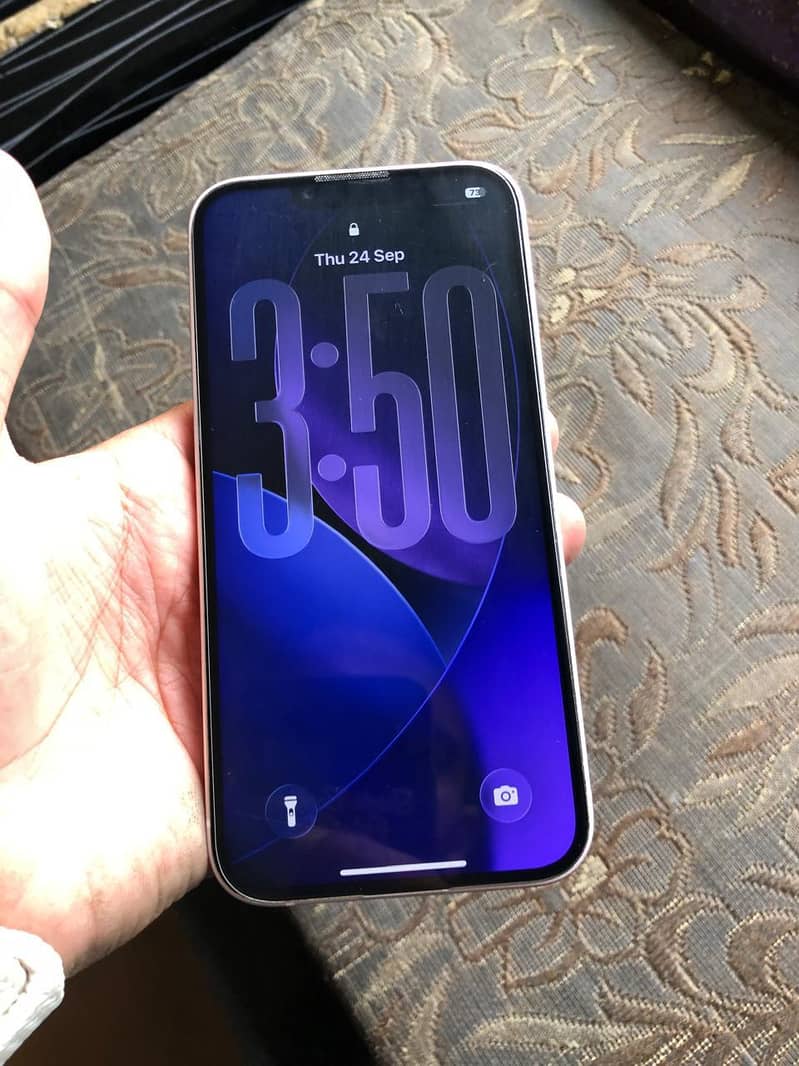 Apple iPhone 13 5
