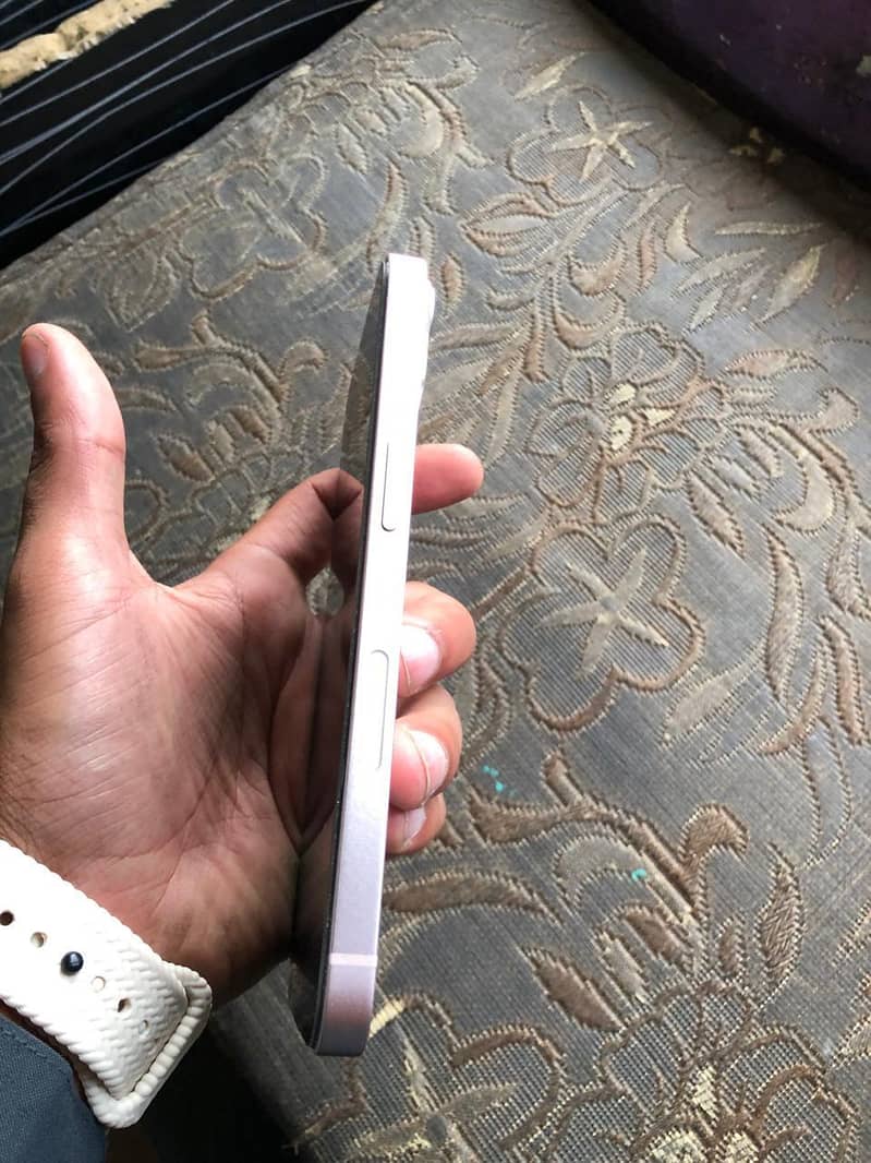 Apple iPhone 13 7