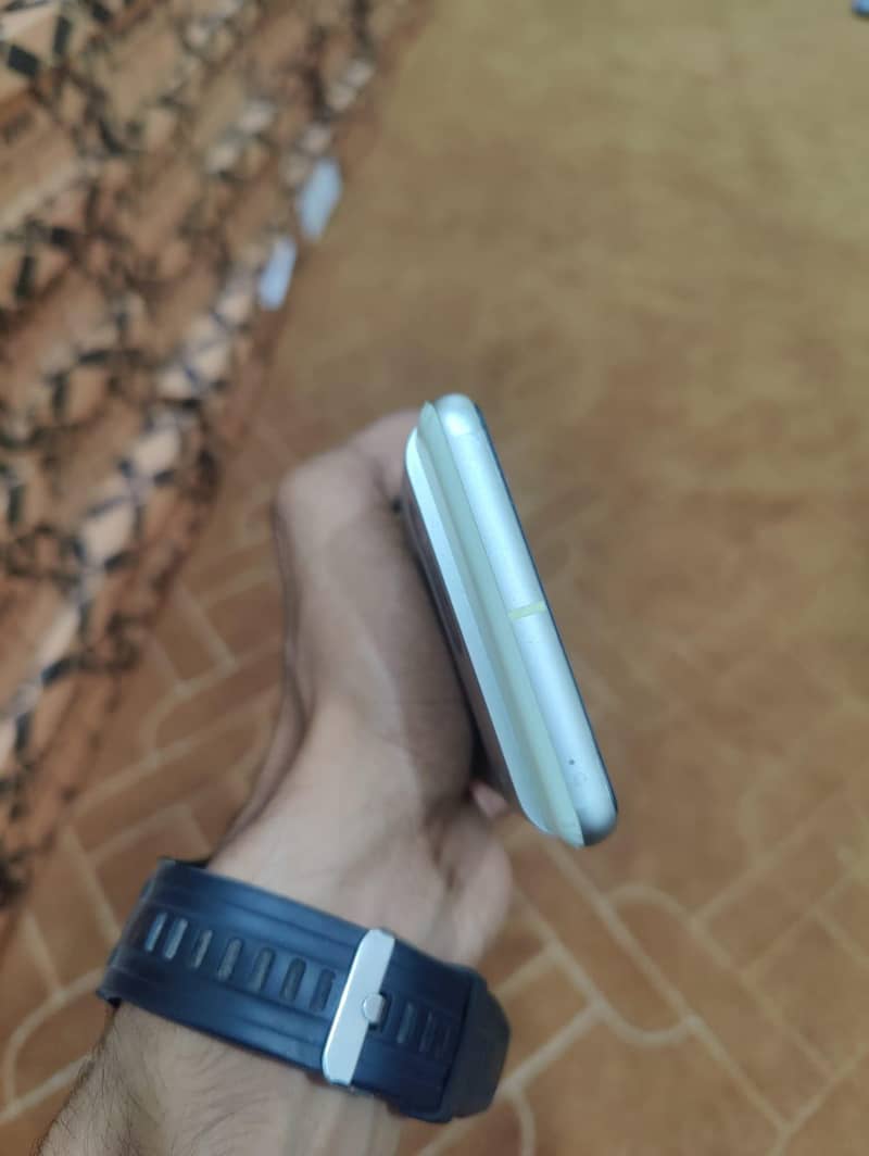 Google Pixel 7 4
