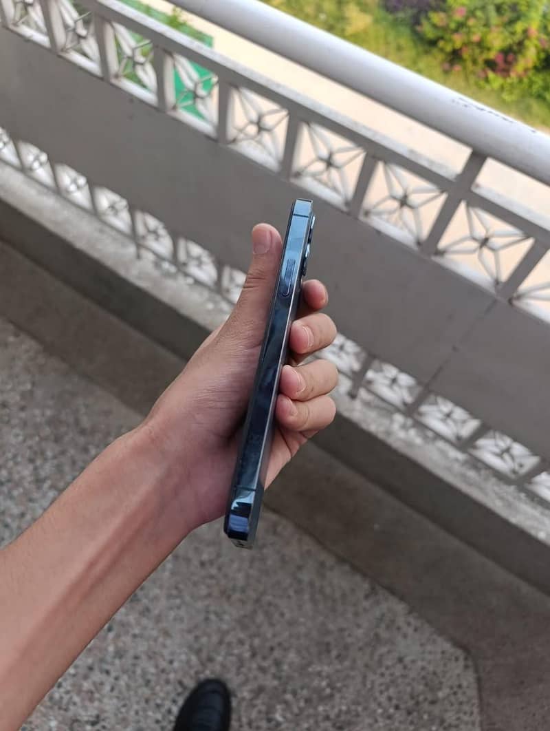 Apple iPhone 12 Pro 2