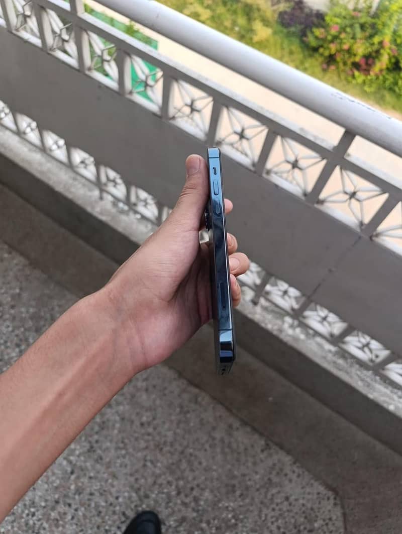 Apple iPhone 12 Pro 4