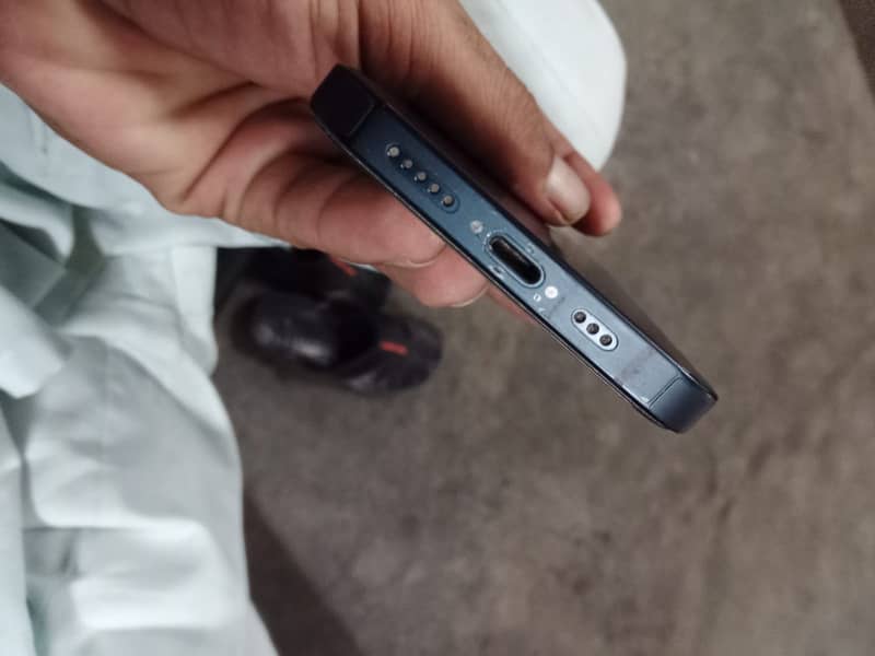 Apple iPhone 13 5