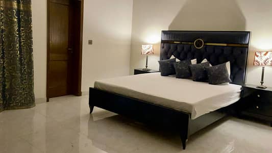 Fully Furnished 1 Kanal 4 Bed 150K, 1 Kanal 7 Bed 300K, (Daily, Weekly, Monthly) Basis Independent House For Rent Send Message On My WhatsApp & I Will Send Video