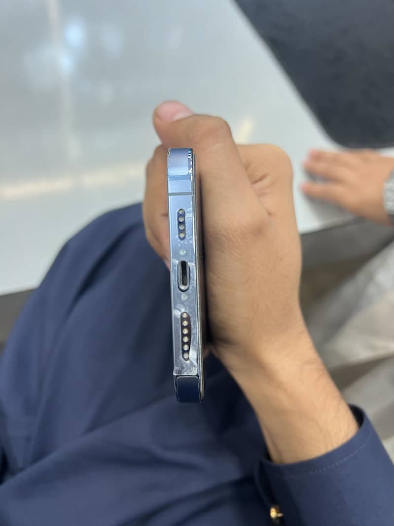 Apple iPhone 13 Pro Max 1