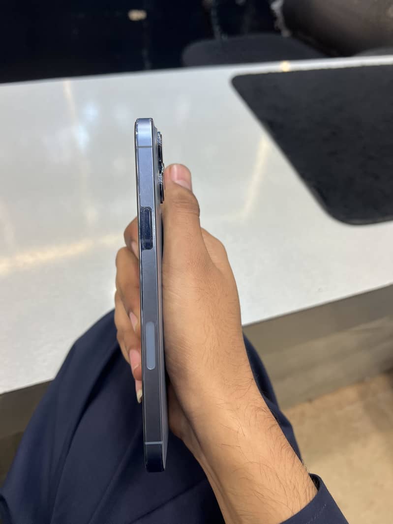 Apple iPhone 13 Pro Max 2